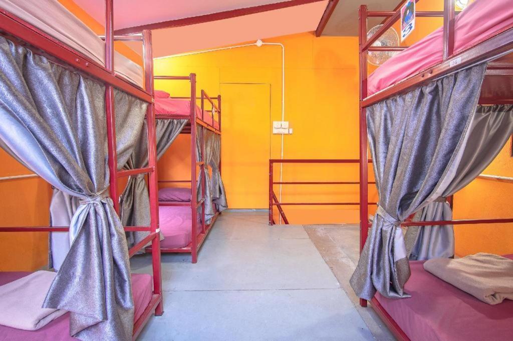 Oyo 586 I Hostel Phuket Ngoại thất bức ảnh