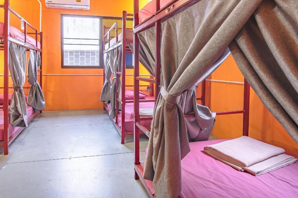 Oyo 586 I Hostel Phuket Ngoại thất bức ảnh