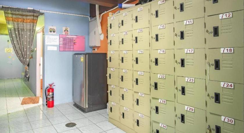 Oyo 586 I Hostel Phuket Ngoại thất bức ảnh