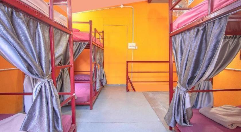 Oyo 586 I Hostel Phuket Ngoại thất bức ảnh